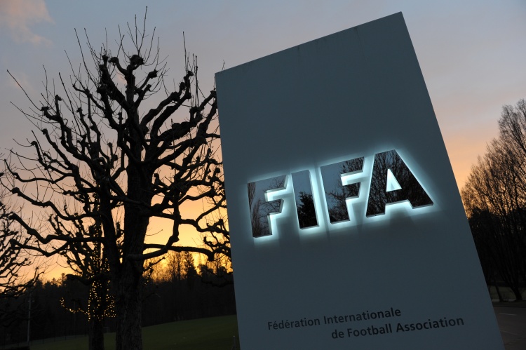 记者：FIFA研究更改海外比赛规则，欧洲联赛可能赴国外踢球